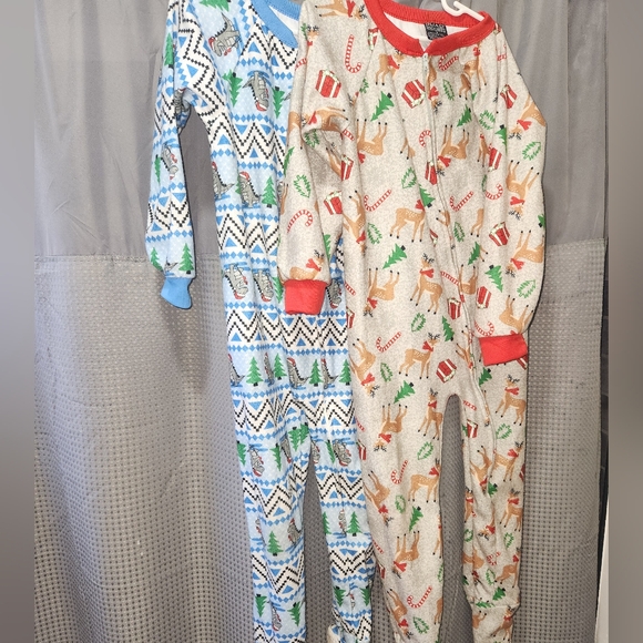 Size 7 boys Xmas onesies - Picture 1 of 3
